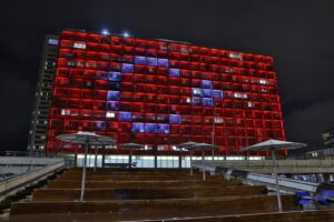 Israel ajuda Turquia e teme seu próprio terremoto