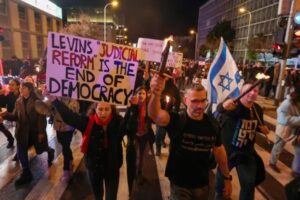 <em>Mais um dia de protestos em Israel e o boicote de pilotos da reserva</em>