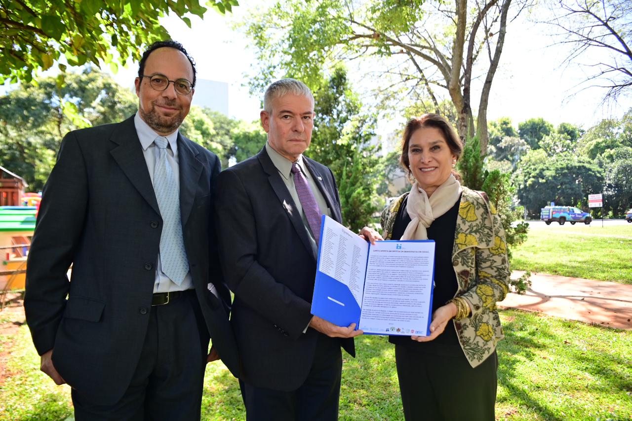 Em encontro com embaixador de Israel no Brasil, Instituto Brasil-Israel entrega manifesto em favor da democracia israelense